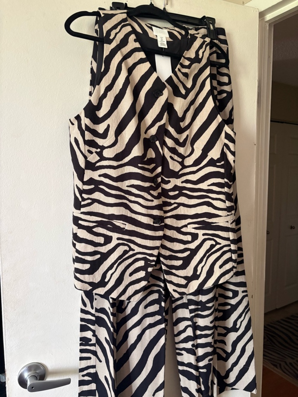 H&M Black and Cream Zebra Print Jacket - Picture 6 of 6